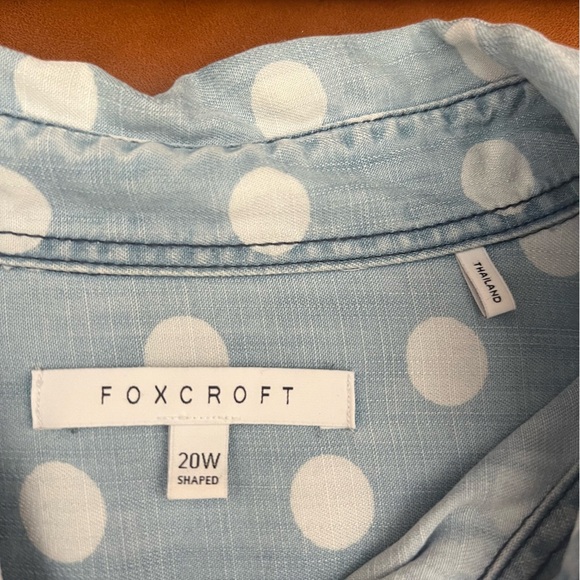 Foxcroft Shaped Women’s Light Wash Blue White Polka Dot Button Down Shirt Sz 20W - Picture 3 of 7
